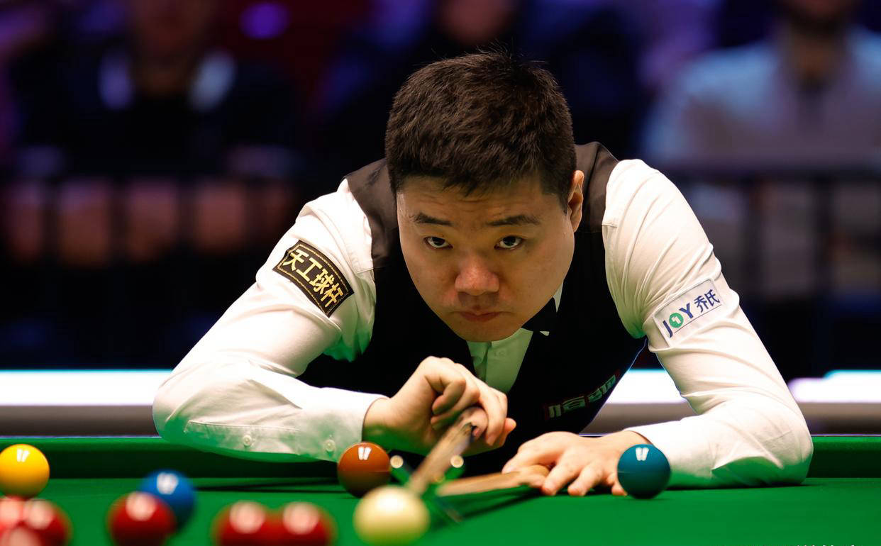 在面对丹尼, 安大奖赛继 在面对丹尼, 安大奖赛继